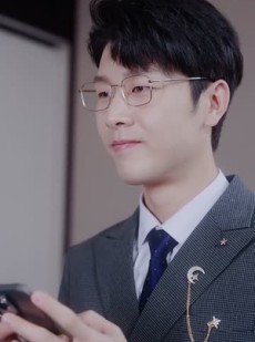《短剧 奔现后我被老板缠上了》80集流畅播放不卡顿