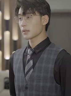 《短剧 新版：分手当天，我闪婚了亿万富豪》97集全集短剧随时观