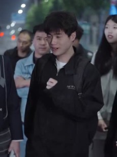 《短剧 让你摆地摊，没让你城管局门口摆》110集全集在线免费观看