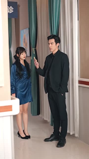 四年后她带萌宝惊艳全球(100集) 四年后她带萌宝惊艳全球(100集)短剧合集通宵追更版